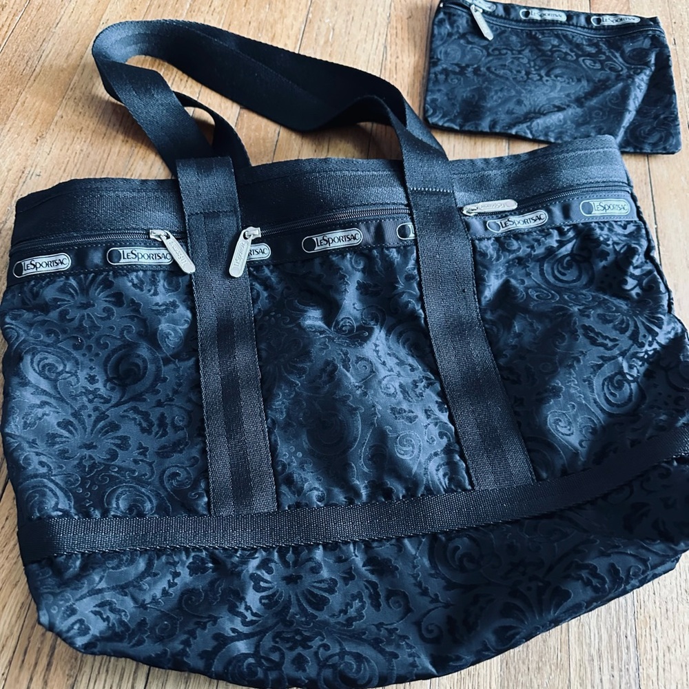 A RARE FIND! Damask LeSportsac bag